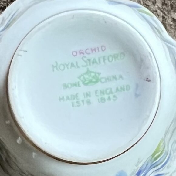 Vtg. Royal Stafford Bone China "Orchid" Teacup with Gold Trim, Made in England - Picture 4 of 9